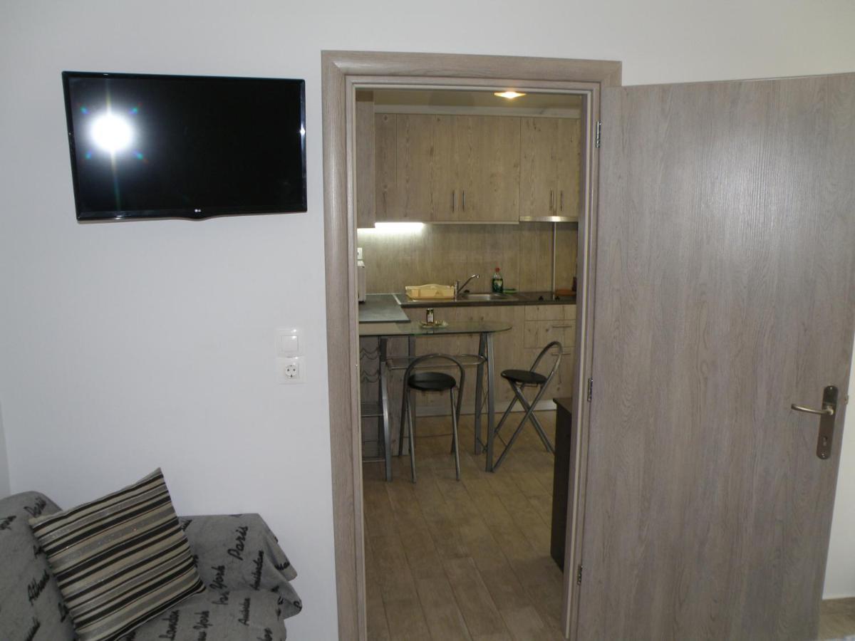 Talos Apartments And Studios 이라클리온 외부 사진